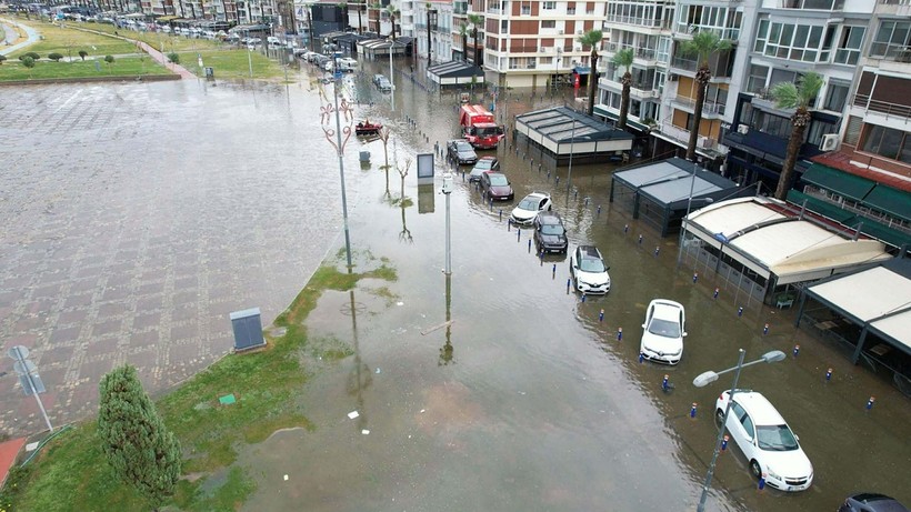 "İzmir'de olası bir depremde deniz kentin içine girecek" - Resim: 6
