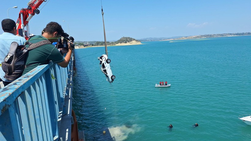 Adana'da kontrolden çıkan otomobil köprüden uçtu! Aydoğmuş ailesi yok oldu - Resim: 17