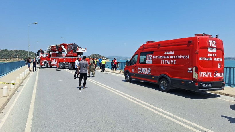 Adana'da kontrolden çıkan otomobil köprüden uçtu! Aydoğmuş ailesi yok oldu - Resim: 13