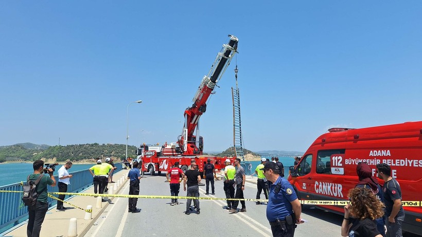 Adana'da kontrolden çıkan otomobil köprüden uçtu! Aydoğmuş ailesi yok oldu - Resim: 15