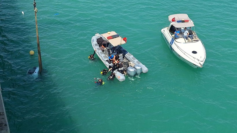 Adana'da kontrolden çıkan otomobil köprüden uçtu! Aydoğmuş ailesi yok oldu - Resim: 18