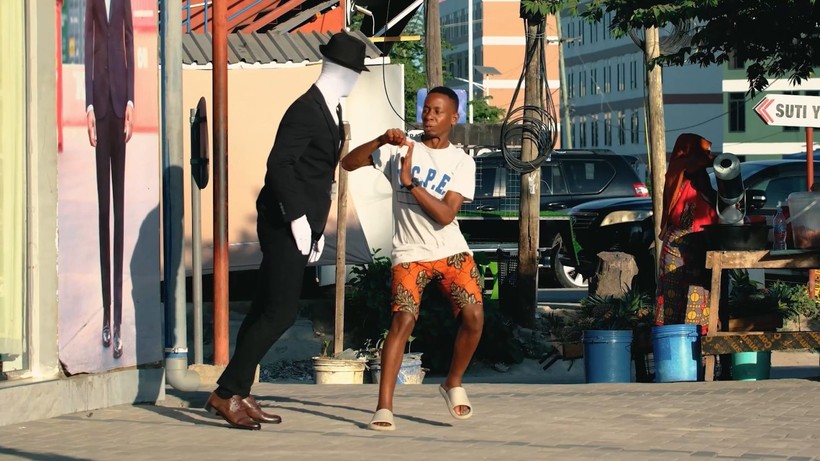 Bursalı cansız manken Afrikalıları korkuttu - Resim: 7