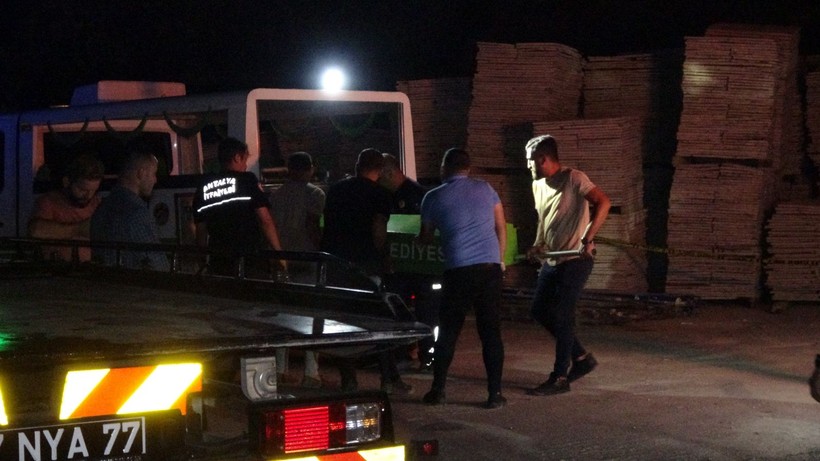 El freni boşalan cip uçuruma yuvarlandı! Eşini ve 1 yaşındaki kızını kurtarmak isteyen babanın çabası işe yaramadı - Resim: 9
