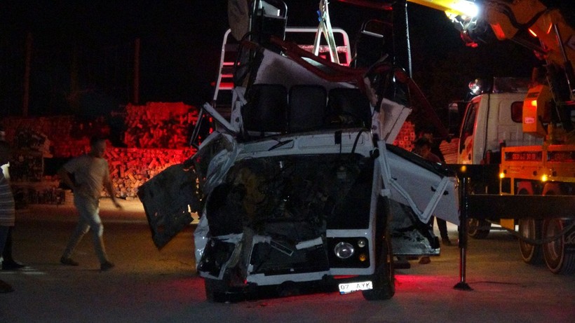 Alanya'da feci kaza: Babanın çabası yetmedi, anne ve 1 yaşındaki kızı hayatını kaybetti - Resim: 11