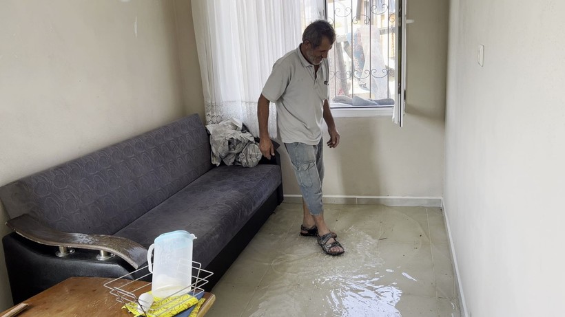 Elektrik borularından eve su basıp çeşmeyi 10 gün açık bıraktılar - Resim: 4