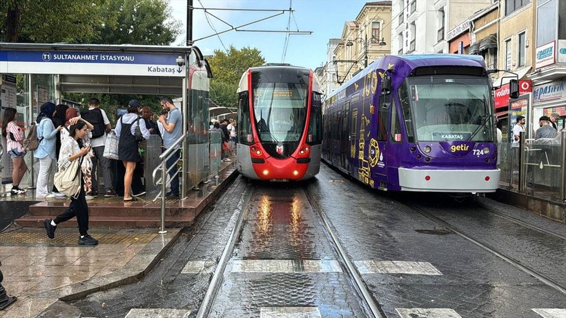 İstanbul'da sağanak etkili oldu! Bazı yollar göle döndü - Resim: 3