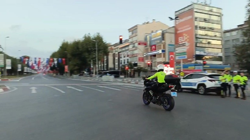 30 Ağustos Zafer Bayramı kutlamaları nedeniyle İstanbul'da bazı yollar trafiğe kapatıldı - Resim: 4