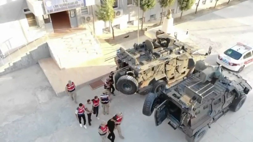 Diyarbakır'da dev operasyon: 15 milyon 882 bin kök kenevir ile 2,5 ton esrar ele geçirildi - Resim: 1