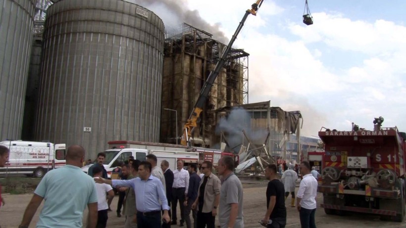 Sakarya'da makarna fabrikasında patlama! 2'si ağır 21 işçi yaralandı - Resim: 12