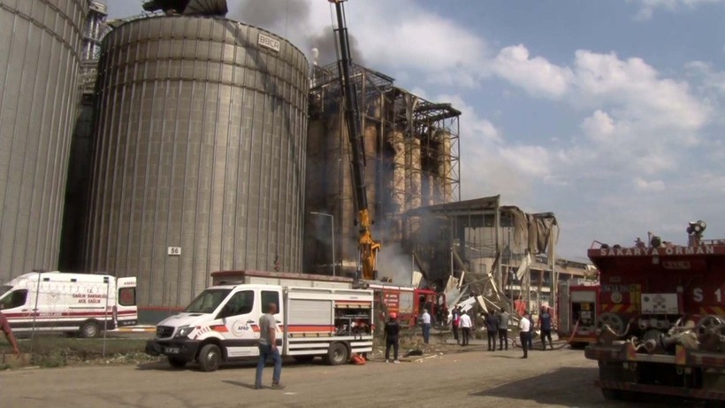 Sakarya'da makarna fabrikasında patlama! 2'si ağır 21 işçi yaralandı - Resim: 11