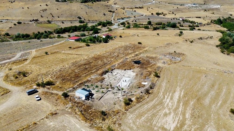 Türkiye’de bir ilk! Elazığ'da tesadüfen bulunan tarihi mozaikte hayvan figürlerinin resmedildiği tespit edildi - Resim: 5