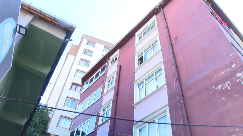 3 yaşındaki çocuk 3. kattan düştü! Sağlık durumu kritik - Resim: 4