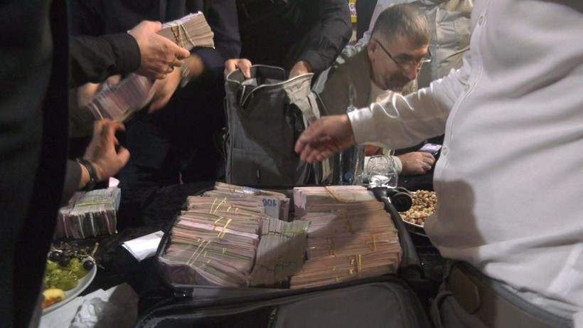 Bir aşiret düğünü klasiği! Geline 3 kilo altın, damada 4 milyon lira takıldı - Resim: 1