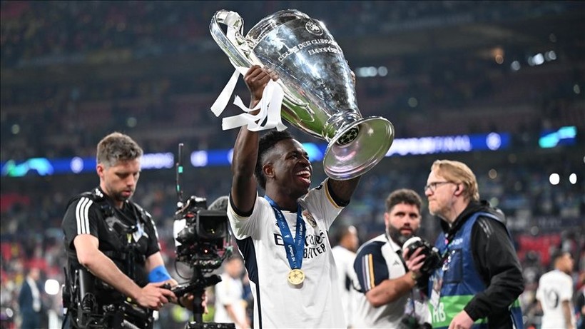 Vinicius Jr.'dan tarihi imza: PSG'ye transfer oluyor - Resim: 4