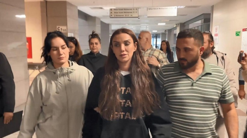 Dilan Polat ve Sıla Doğu'ya 'Hayasızca hareket' suçundan beraat - Resim: 3