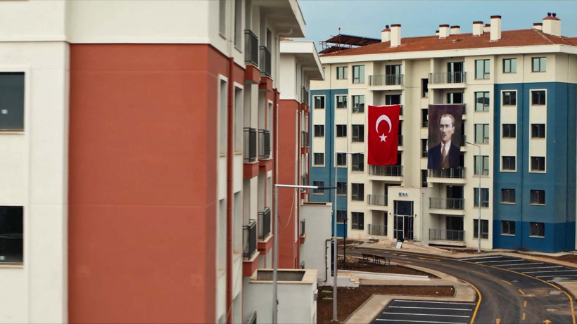 Bakan Kurum, deprem bölgesi klibiyle 1 Mayıs Emek ve Dayanışma Günü'nü kutladı - Resim: 3