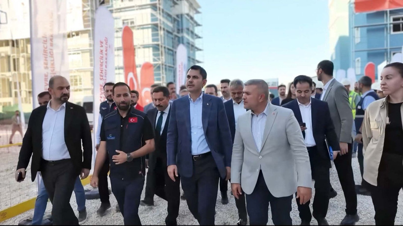 Bakan Kurum, deprem bölgesi klibiyle 1 Mayıs Emek ve Dayanışma Günü'nü kutladı - Resim: 7