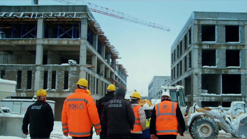 Bakan Kurum, deprem bölgesi klibiyle 1 Mayıs Emek ve Dayanışma Günü'nü kutladı - Resim: 4