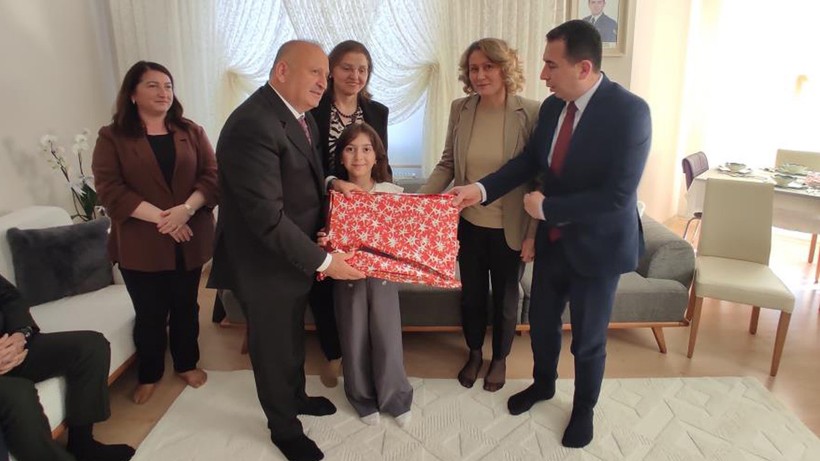 Şehit Astsubay Nejdet Aydoğdu'nun kızına doğum günü sürprizi - Resim : 1