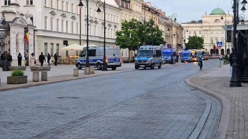 Varşova Üniversitesi'nde dehşet: Baltayla kampüse giren bir kişi 1 kişi katletti - Resim: 3