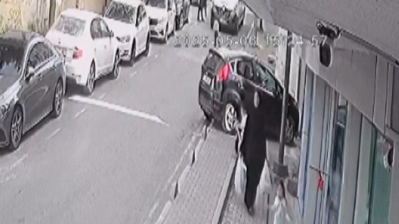 Gaziosmanpaşa'da korkunç kaza! Küçük Metehan abisini beklerken servis minibüsünün altında kaldı - Resim: 2