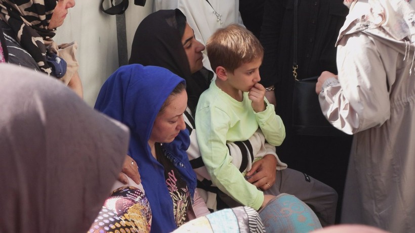 Gaziosmanpaşa'da korkunç kaza! Küçük Metehan abisini beklerken servis minibüsünün altında kaldı - Resim: 8