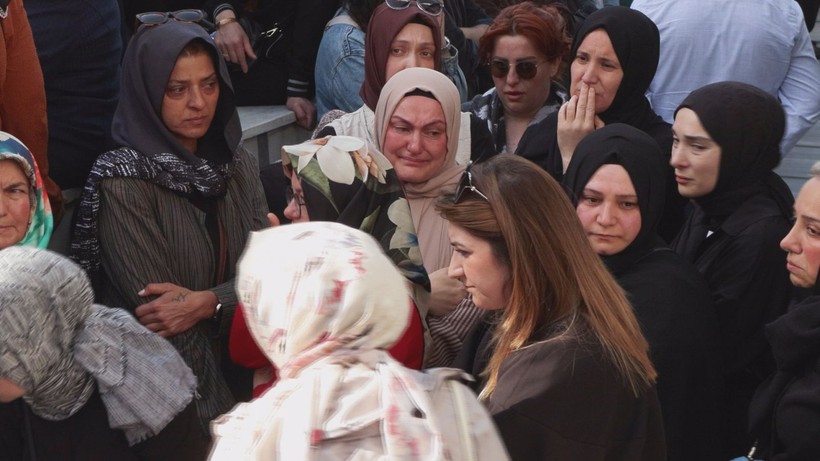 Gaziosmanpaşa'da korkunç kaza! Küçük Metehan abisini beklerken servis minibüsünün altında kaldı - Resim: 5