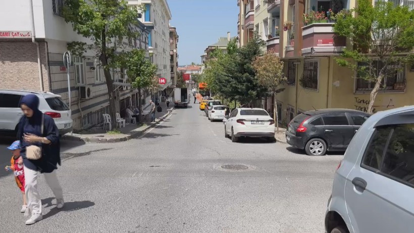 Gaziosmanpaşa'da korkunç kaza! Küçük Metehan abisini beklerken servis minibüsünün altında kaldı - Resim: 4