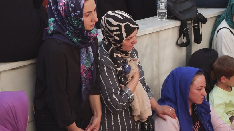 Gaziosmanpaşa'da korkunç kaza! Küçük Metehan abisini beklerken servis minibüsünün altında kaldı - Resim: 9