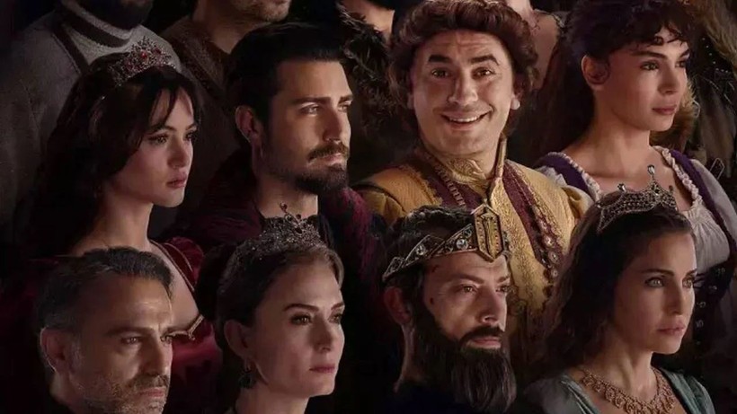 Prens 3. sezonda gala krizi! Giray Altınok, Aslı Tandoğan, Ceyda Düvenci... Oyuncular gitmedi, koltuklar boş kaldı - Resim: 1