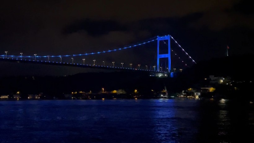 FSM Köprüsü, Engelliler Haftası dolayısıyla mavi renge büründü - Resim: 3