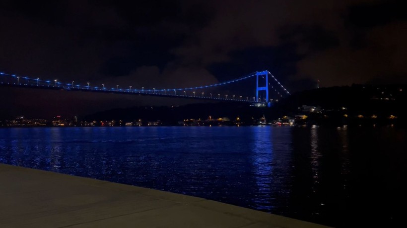 FSM Köprüsü, Engelliler Haftası dolayısıyla mavi renge büründü - Resim: 6