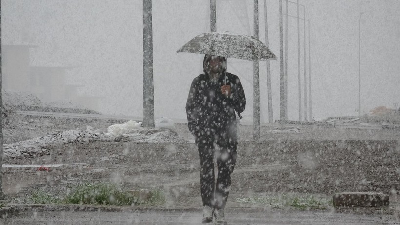 Erzurum'a mayıs ortasında kar yağdı - Resim: 3