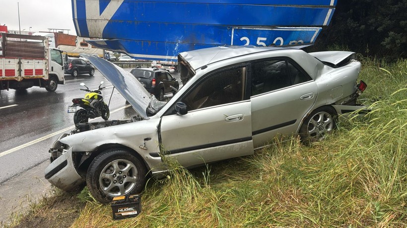 Takla atıp hurdaya dönen otomobilin sürücüsü yaralandı - Resim: 4