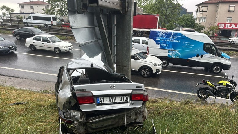 Takla atıp hurdaya dönen otomobilin sürücüsü yaralandı - Resim: 2
