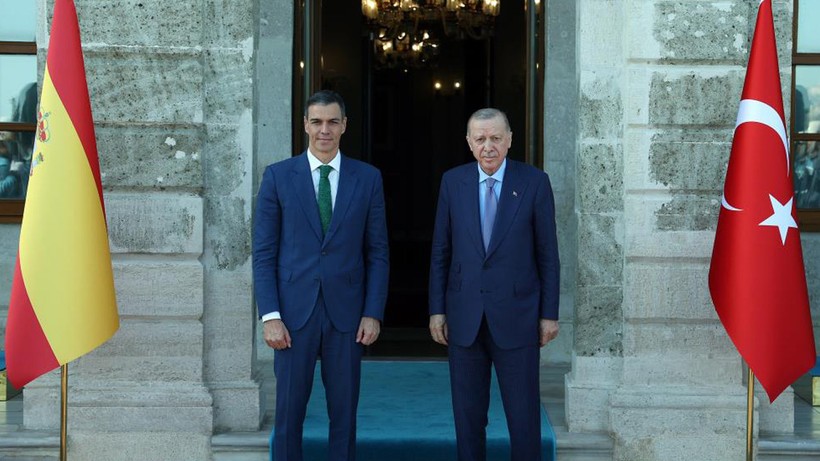Cumhurbaşkanı Erdoğan, İspanya Başbakanı Pedro Sanchez'i kabul etti - Resim : 1