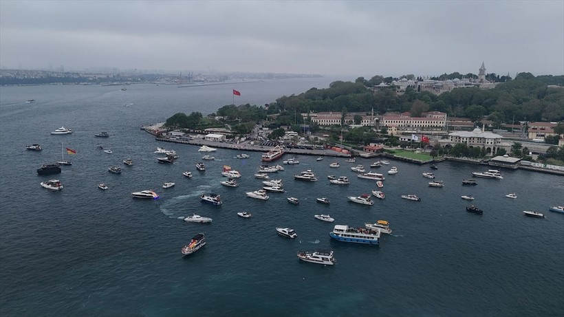 Galatasaray takımı tekne turunun ardından taraftarlarıyla buluştu - Resim: 2