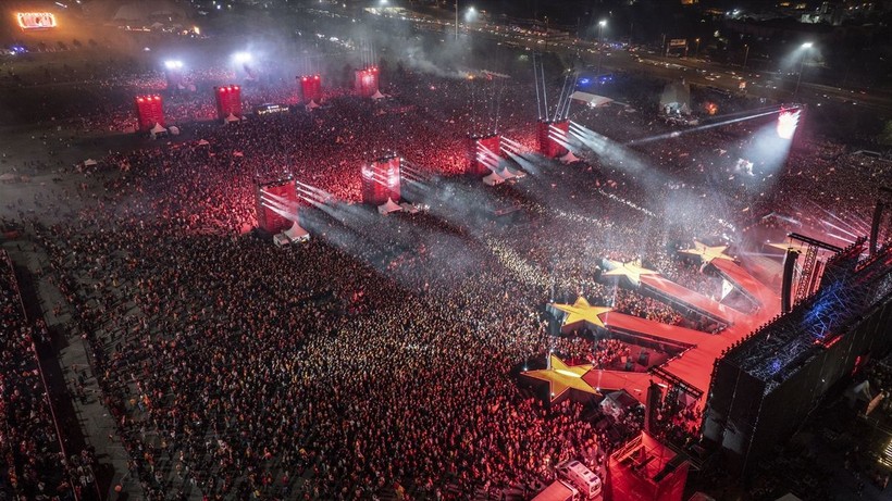 Galatasaray'ın Yenikapı'daki 25. şampiyonluk kutlamasına kaç taraftar geldi? - Resim: 3