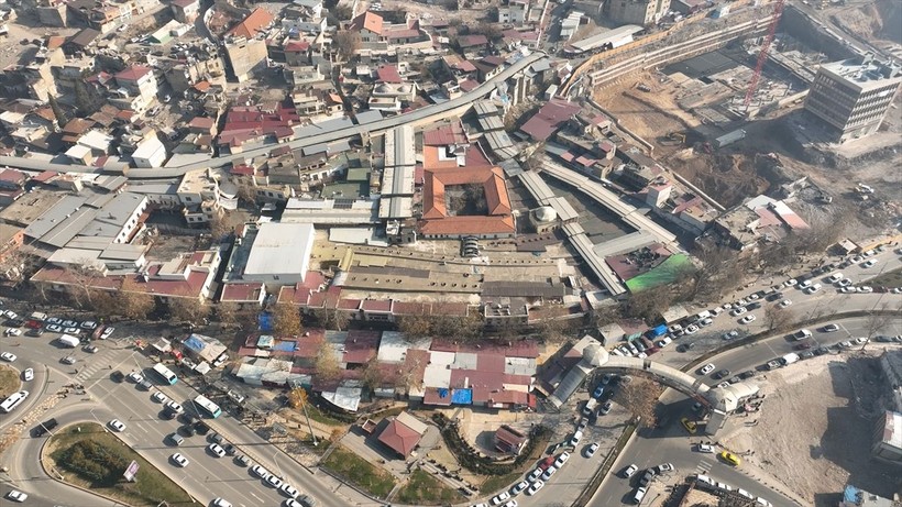 Bakan Kurum, Kahramanmaraş'taki restorasyonu süren Tarihi Kapalı Çarşı'nın görüntülerini paylaştı - Resim: 13