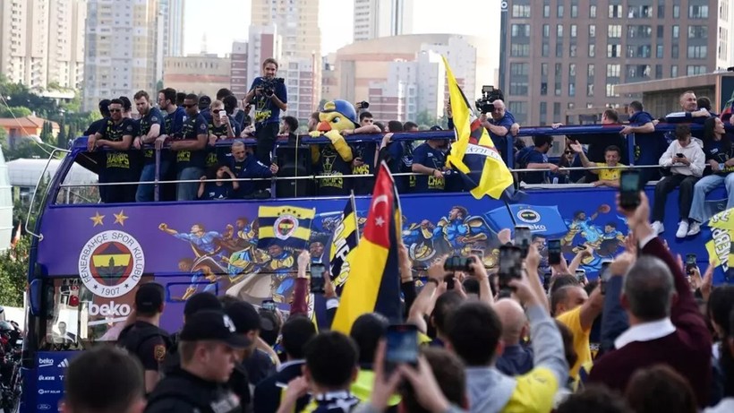 Fenerbahçe Beko Avrupa coşkusunu Bağdat Caddesi'ne taşıdı - Resim : 3