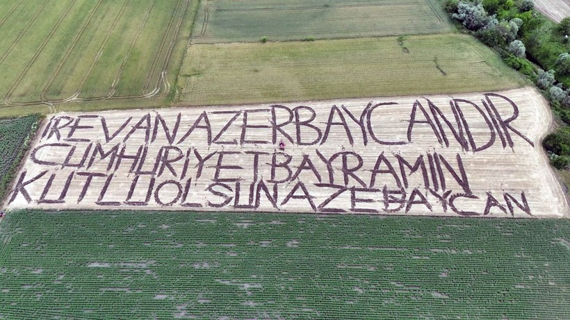 Lüleburgaz'da fotoğraf sanatçısı Azerbaycan'ın bağımsızlık gününü tarlasına yazdığı yazıyla kutladı - Resim: 8