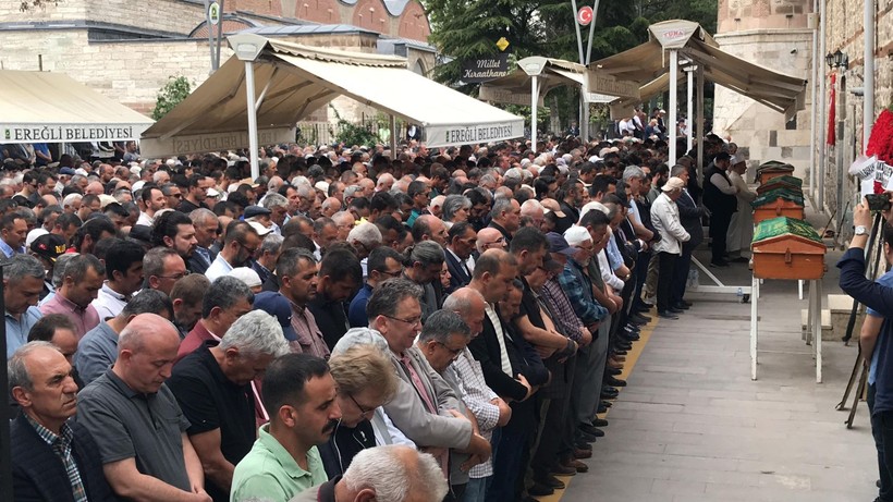 'Orman Dede' olarak bilinen Rahim öğretmen, elleriyle kurduğu ormana defnedildi - Resim: 6