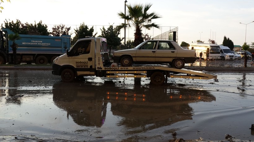 Trabzon'da sel gitti, çamur kaldı: Kayıp kişi aranıyor - Resim: 5