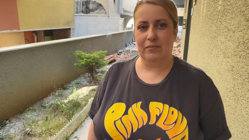 Avcılar'da panik dolu anlar: Yıkım yapılan binadan röportaj sırasında beton blok düştü - Resim: 7