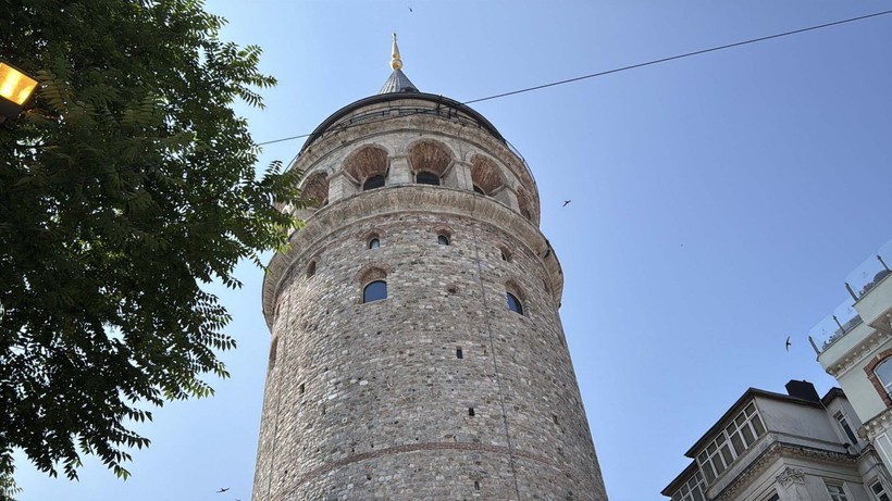Galata Kulesi'nden düşen 22 yaşındaki genç yaşamını yitirdi - Resim: 3