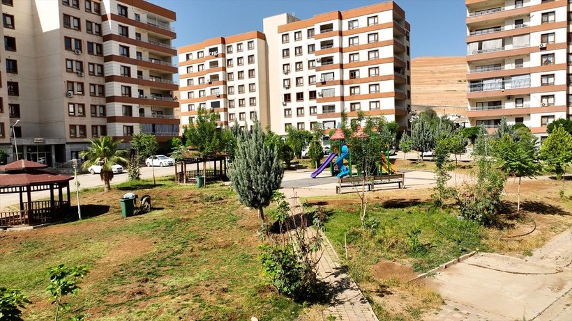 Cizre'de terör nedeniyle kullanılamaz hale gelen evler yerine 8 bin 785 konut inşa edildi - Resim: 1