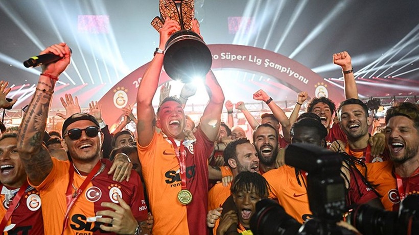 Galatasaray'ın yıldızı Dries Mertens futbolu bıraktı - Resim: 1