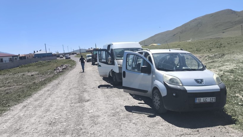Kars’ta su sorunu yaşayan köylüler, yol kapatıp eylem yaptılar - Resim: 3