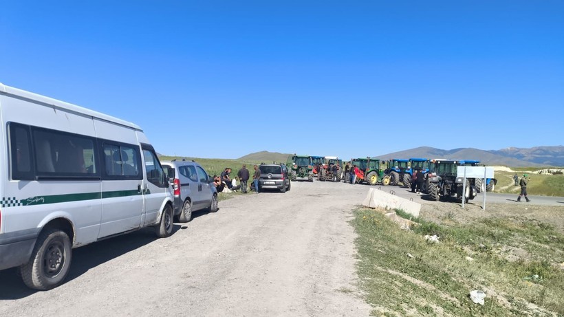 Kars’ta su sorunu yaşayan köylüler, yol kapatıp eylem yaptılar - Resim: 6