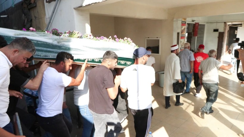Nişanlısının katlettiği Oya son yolculuğuna uğurlandı! Dedesinin sözleri yürek dağladı - Resim: 4
